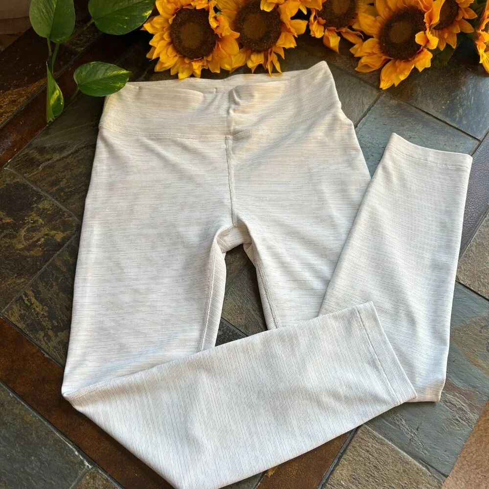 Outdoor Voices Flow 7/8 Leggings Size M (NWOT) - Picture 6 of 11
